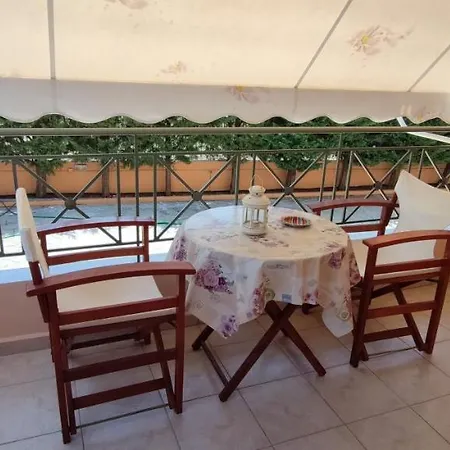 Achladi Beach Appart hôtel *