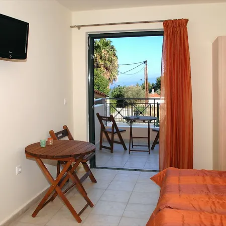 Hotel apartamentowy Achladi Beach