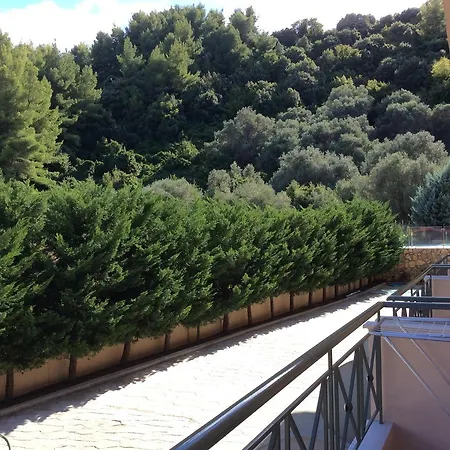 Hotel apartamentowy Achladi Beach